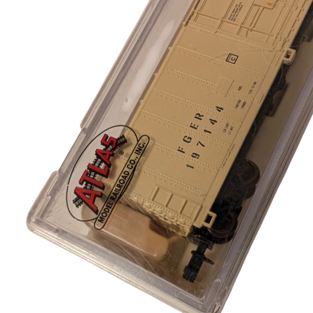 ATLAS NWT Vintage Train Boxcar Fruit Growers Express 50ft Reefer N-Scale Tan